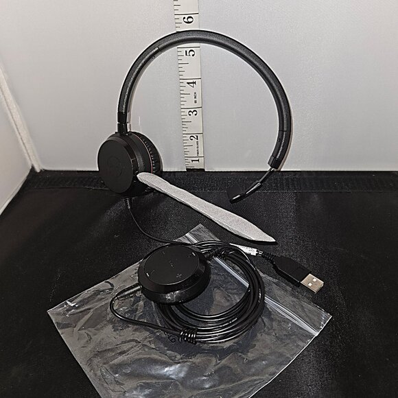 Jabra Evolve 30 II 3.5mm/USB-A MS Mono Wired On-Ear Headset ~ NEW ~ UNUSED - Picture 1 of 3